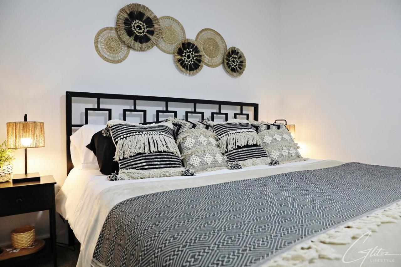 King Bed,disney,long Stays,garage,airport Holiday home