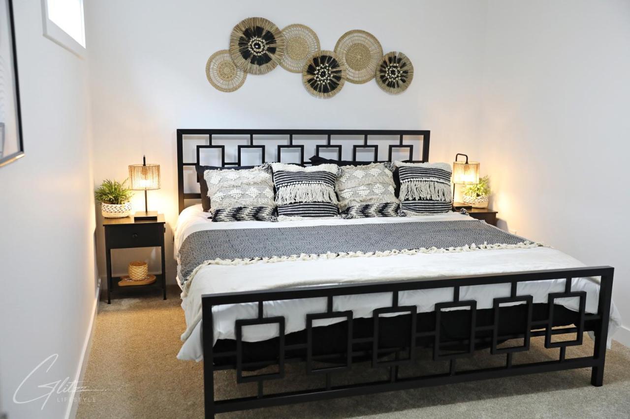 Holiday home King Bed,disney,long Stays,garage,airport